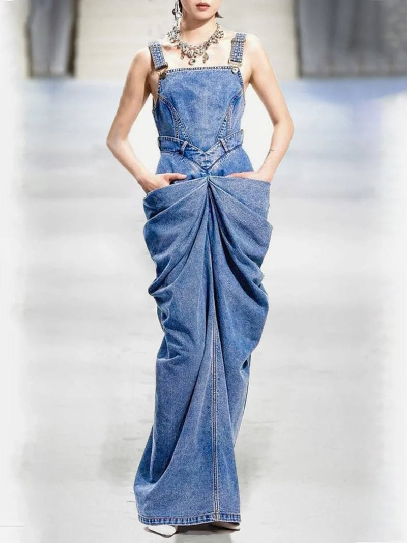 Denim Suspender Pleated Robe – Élégance Intemporelle