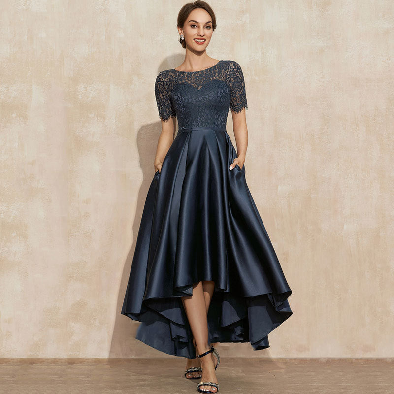 Robe Satin Bleu Marine avec Dentelle - Élégance Intemporelle